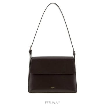 26FW 아페쎄 버지니아 플랩백 PXBRUF61924 CAV Brown