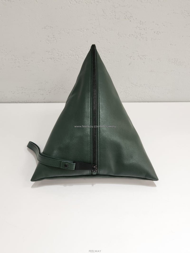 Bottega Veneta ���װ�����Ÿ Ʈ���̾ޱ� �ﰢ Ŭ��ġ�麸�װ�����Ÿ Ʈ���̾ޱ� �ﰢ Ŭ��ġ��