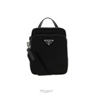 PRADA ����� 26FW �ﰢ �ΰ� ���Ϸ� ũ�ν��� ���� 2VH211 2DMH F0002����� 26FW �ﰢ �ΰ� ���Ϸ� ũ�ν��� ���� 2VH211 2DMH