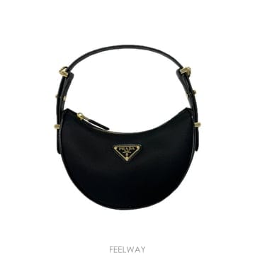 PRADA ����� 26FW �Ƹ��� �ﰢ �ΰ� �׼��� ũ�ν�&ȣ���� ���� 1BC199 R789 F0002����� 26FW �Ƹ��� �ﰢ �ΰ� �׼��� ũ�ν�&ȣ���� ����