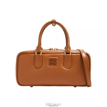 Miu Miu �̿�̿� 26SS �ΰ� �Ƹ�ī�� ���� ũ�ν�&��Ʈ�� �ڳ� 5BB148 ACR3 F0046�̿�̿� 26SS �ΰ� �Ƹ�ī�� ���� ũ�ν�&��Ʈ�� �ڳ� 5B