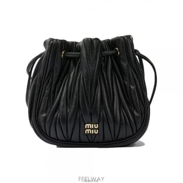 Miu Miu �̿�̿� 26SS ���� �ΰ� ���׶�� ���� ���� �Ŀ�ġ�� ���� 5ND022 AFPP F0002�̿�̿� 26SS ���� �ΰ� ���׶�� ���� ���� �Ŀ�ġ�� ��