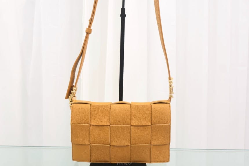 Bottega Veneta ���װ�����Ÿ ī��Ʈ�� ���� ũ�ν��� 666870���װ�����Ÿ ī��Ʈ�� ���� ũ�ν��� 666870