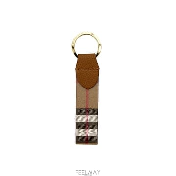 Burberry ������ 26FW �ñ״�ó üũ Ű�� Ÿ��Ϻ��� 8121449������ 26FW �ñ״�ó üũ Ű�� Ÿ��Ϻ��� 8121449