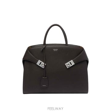 Ferragamo 25FW ����䷹ ��󰡸� Hug �ڵ�� 779074241683 TP58116859925FW ����䷹ ��󰡸� Hug �ڵ�� 779074241683 TP58116