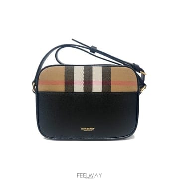 Burberry ������ 26SS �Ͽ콺üũ ī�޶� SM ũ�ν��� ���� 8120830������ 26SS �Ͽ콺üũ ī�޶� SM ũ�ν��� ���� 8120830