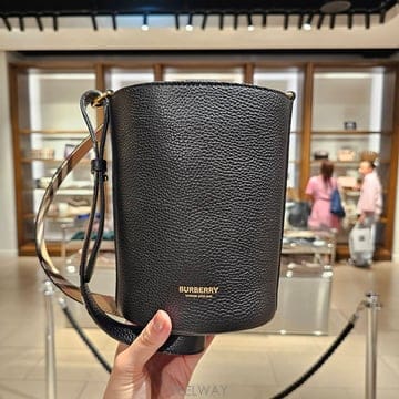 버버리 레더 스몰 버킷백 숄더백 80840351