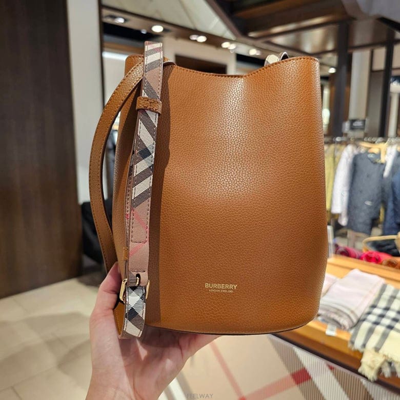 Burberry ������ ���� ���̽��� ���� ���� ��Ŷ�� ����� ��Ϻ��� 81214371������ ���� ���̽��� ���� ���� ��Ŷ�� ����� ��Ϻ��