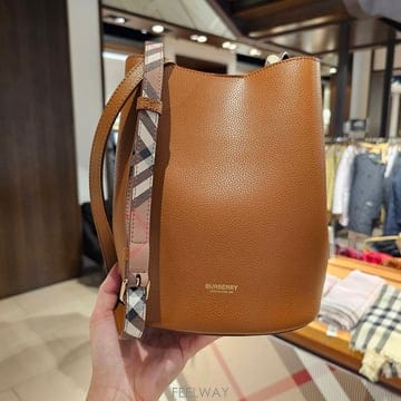 버버리 더블 페이스드 레더 스몰 버킷백 숄더백 토니브라운 81214371