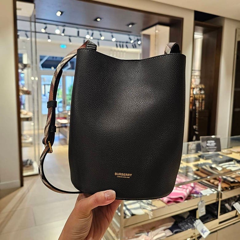 Burberry ������ ���� ���̽��� ���� ���� ��Ŷ�� ���� 81214361������ ���� ���̽��� ���� ���� ��Ŷ�� ���� 81214361