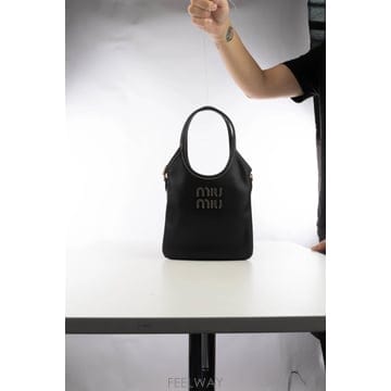Miu Miu [W63]�̿�̿� 5BA281VOLN2CRW F0002 ���� ��Ʈ�� ž�ڵ�� ���۹� BORSE A SPALL[W63]�̿�̿� 5BA281VOLN2CRW F0002 ���� ��Ʈ�� ž�ڵ�