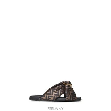 26SS Fendi Sandalo Feel Fendi in satin FF con fibbia decorat