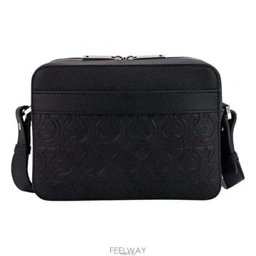 Ferragamo 26SS ��󰡸� ��ġ�� ������ ũ�ν��� 241363 76335926SS ��󰡸� ��ġ�� ������ ũ�ν��� 241363 763359