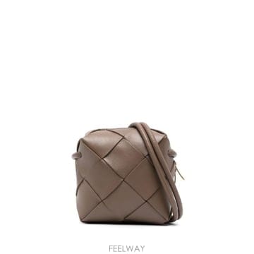 Bottega Veneta 25FW ���װ�����Ÿ cassette ī��Ʈ �̴� ��� �� 701915VCQC22560 TP57818816125FW ���װ�����Ÿ cassette ī��Ʈ �̴� ��� �� 701915V