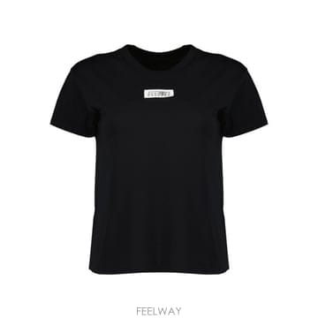 Maison Margiela �������������� 26SS MM6 �ΰ� ��ġ Ƽ���� ���� S52GC0327 M20170 900�������������� 26SS MM6 �ΰ� ��ġ Ƽ���� ���� S52GC032