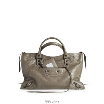 Balenciaga 26FW �߷��þư� �� ��Ƽ �� 865760 2ACFH3258 Army green26FW �߷��þư� �� ��Ƽ �� 865760 2ACFH3258 Army green