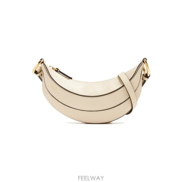 Chloe ���ο� 26SS �ΰ� �ٳ��� ũ�ν��� ������ CHC24WP431N72 23N���ο� 26SS �ΰ� �ٳ��� ũ�ν��� ������ CHC24WP431N72 