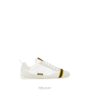 FENDI 26FW ��� ����Ŀ�� 8E9124 AY0TF1XIS PANNA WHITE26FW ��� ����Ŀ�� 8E9124 AY0TF1XIS PANNA WHITE