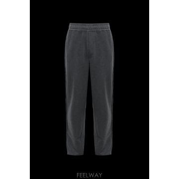 Moncler 26FW Moncler Sweatpants with �ΰ� patch L20918H0000689B2V997 T26FW Moncler Sweatpants with �ΰ� patch L20918H0000689