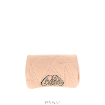 Alexander Mcqueen 24SS �˷���� ���� Pastel ��ũ ���� �̴� Seal Ŭ��ġ 7770111BLE25704 TP577524SS �˷���� ���� Pastel ��ũ ���� �̴� Seal Ŭ��ġ 7