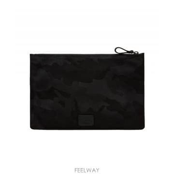 Valentino 23FW Valentino ���� Ŭ��ġ QY2P0483NAK0NO TP57924212123FW Valentino ���� Ŭ��ġ QY2P0483NAK0NO TP579242121