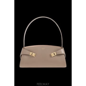 Ferragamo 26FW ����䷹ ��󰡸� Hug �� 21A712HUGSHEW796600WARMTAUPE TP5795684626FW ����䷹ ��󰡸� Hug �� 21A712HUGSHEW796600WARMT