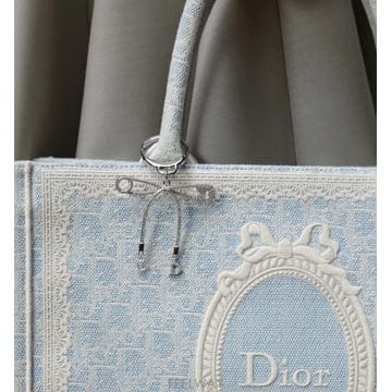 DIOR 26FW ũ����î  ���� �Ǽ����� V2071WOMCYD001 TP57531830526FW ũ����î  ���� �Ǽ����� V2071WOMCYD001 TP57531830