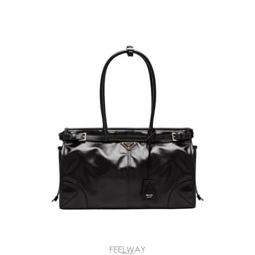 PRADA 26FW �ﰢ���� ���� ��Ʈ/����� 1BA433 2CYR F000226FW �ﰢ���� ���� ��Ʈ/����� 1BA433 2CYR F0002