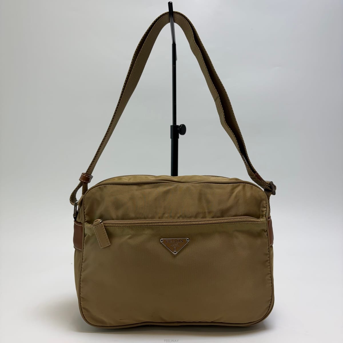 PRADA ����� ���Ϸ� ī�޶�� ��� ����� �������� (���, BT0166)����� ���Ϸ� ī�޶�� ��� ����� �������� (���, BT0