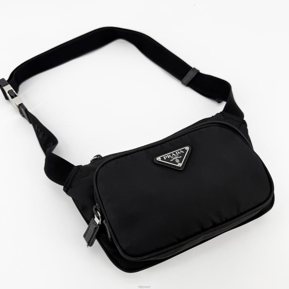 PRADA ����� �ﰢ�ΰ� �����Ϸ� �������� ��Ʈ������� �ﰢ�ΰ� �����Ϸ� �������� ��Ʈ��