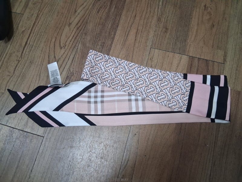 Burberry ��ǰ/����̿Ϸ�] ������ TB ���׷� üũ ��ũ ��Ű�� ��ī�� (�浵)��ǰ/����̿Ϸ�] ������ TB ���׷� üũ ��ũ ��Ű�� 