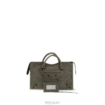 Balenciaga 26FW �߷��þư� �� ��Ƽ �� 8657602ACFH 3258 GREEN26FW �߷��þư� �� ��Ƽ �� 8657602ACFH 3258 GREEN