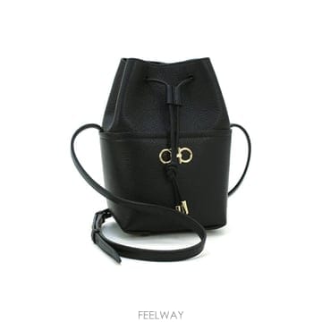 Ferragamo ��󰡸� 26FW ��ġ�� �̴� ���&ũ�ν��� ���� 22-0382 0755117��󰡸� 26FW ��ġ�� �̴� ���&ũ�ν��� ���� 22-0382 0