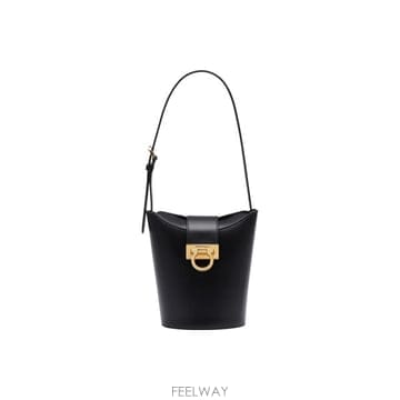 Ferragamo ��󰡸� 26FW ���� ��ġ�� Ʈ�������� ����� ���� 21-1194 0748442��󰡸� 26FW ���� ��ġ�� Ʈ�������� ����� ���� 21-11