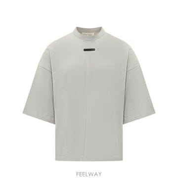 Fear of God �δ��� FEAR OF GOD ESSENTIALS �Ǿ���갫 ������ �׷��� ���� Ƽ�����δ��� FEAR OF GOD ESSENTIALS �Ǿ���갫 ������ �׷���