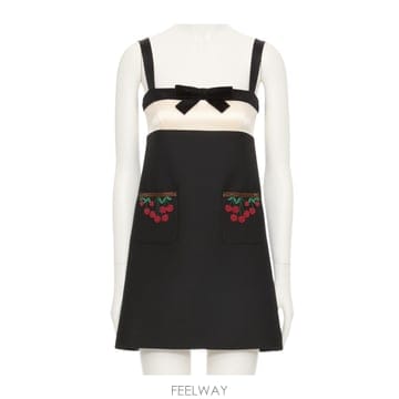 Valentino 25FW Valentino ���� �巹�� BVADR01CFCV2 TP57333492825FW Valentino ���� �巹�� BVADR01CFCV2 TP573334928