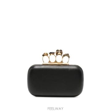 Alexander Mcqueen 26FW �˷���� ���� Ŭ��ġ �Ŀ�ġ 850311 1AAJD 1000 GOLD BLACK26FW �˷���� ���� Ŭ��ġ �Ŀ�ġ 850311 1AAJD 1000 GOL
