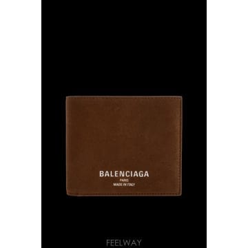 Balenciaga 26FW Balenciaga ���� �з� with �ΰ� 8119102ACLW2247 TP58055802926FW Balenciaga ���� �з� with �ΰ� 8119102ACLW2247 TP