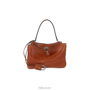 Balenciaga 26FW �߷��þư� �ε��� ���� �ڵ�� 789779 2ABP7 2753 Brown26FW �߷��þư� �ε��� ���� �ڵ�� 789779 2ABP7 2753 B