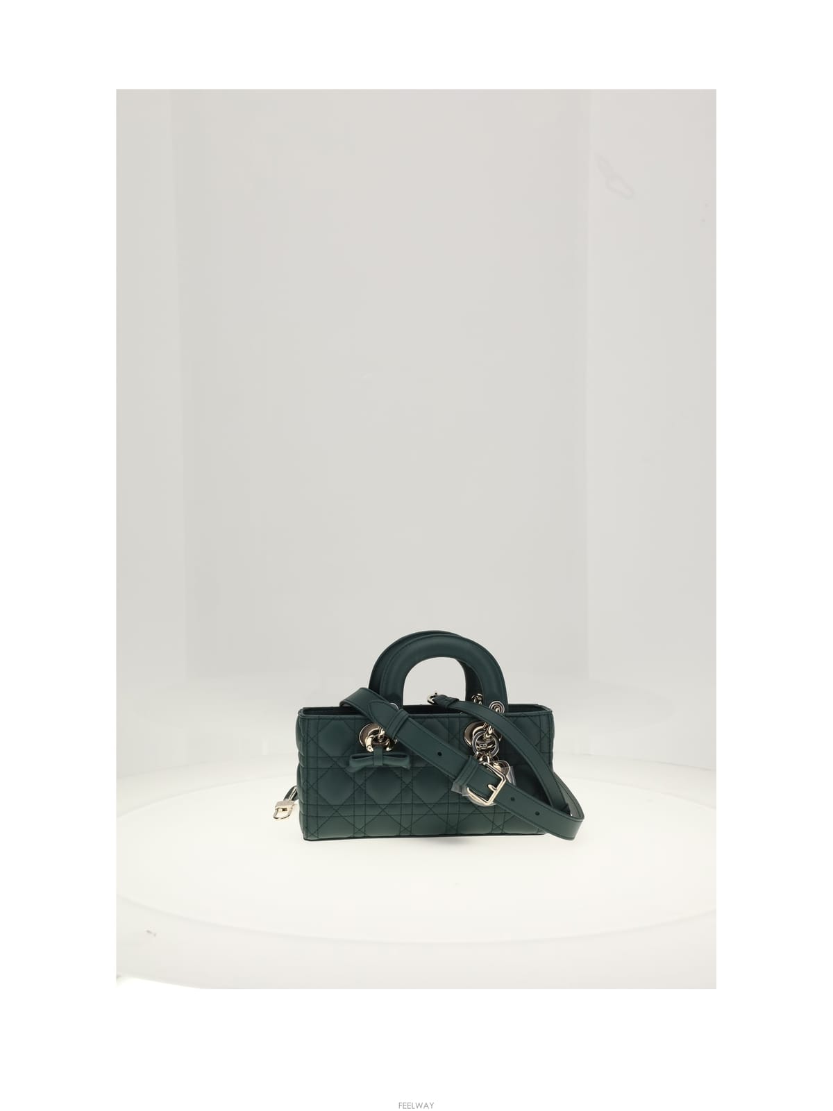 DIOR [B1] ũ������ ��� M0613OUQA ����� ũ�ν��� �ڵ�� ���� M0613OUQA05S[B1] ũ������ ��� M0613OUQA ����� ũ�ν��� �ڵ�� ��