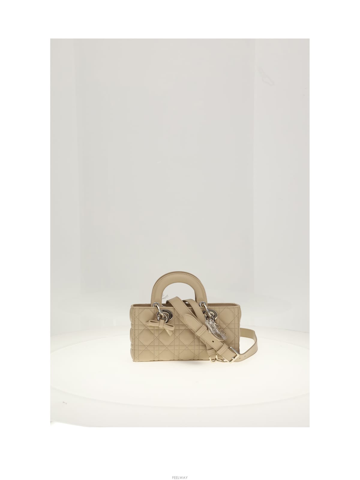 DIOR [B1] ũ������ ��� M0613OUQA ����� ũ�ν��� �ڵ�� ���� M0613OUQA73M[B1] ũ������ ��� M0613OUQA ����� ũ�ν��� �ڵ�� ��