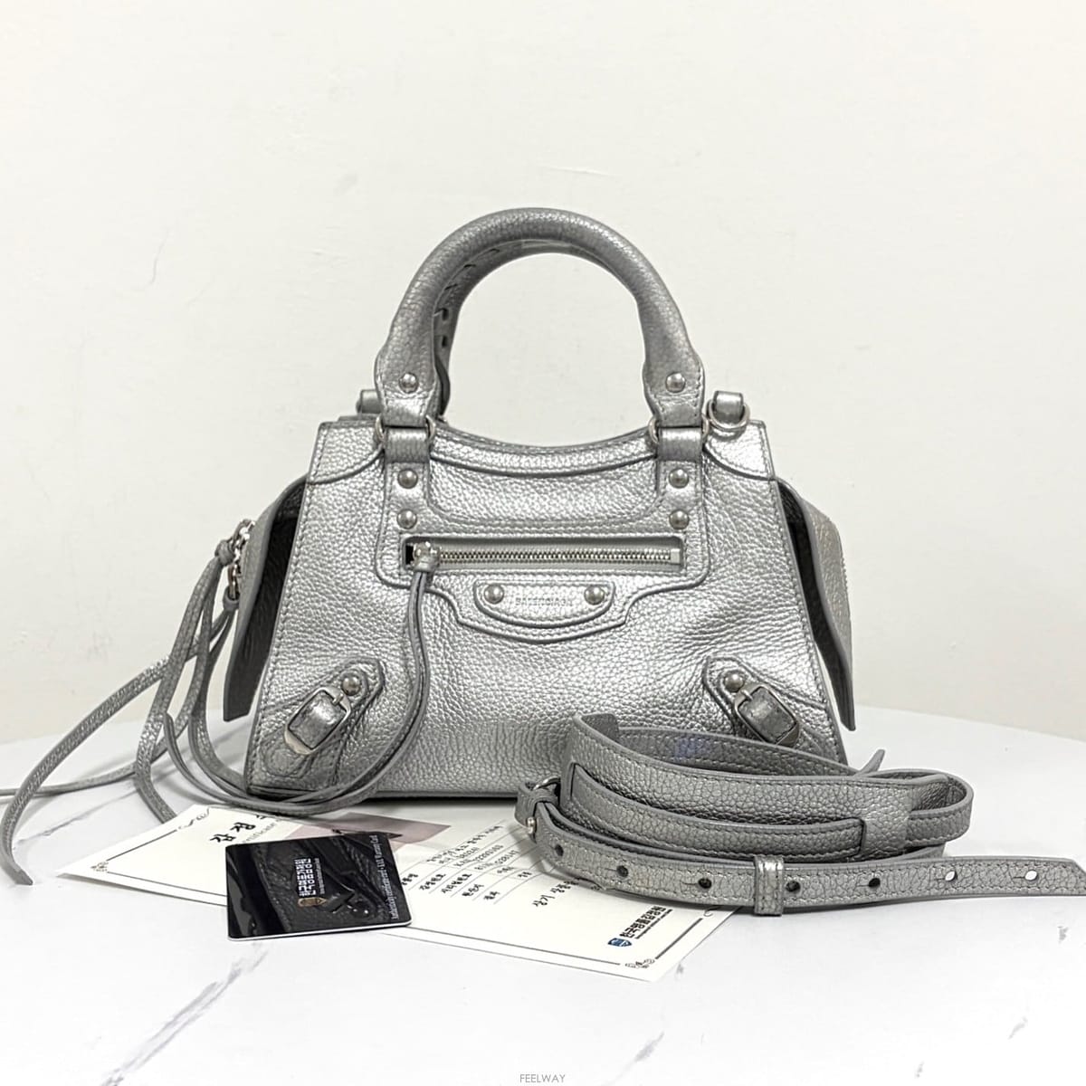 Balenciaga �߷��þư� �׿� Ŭ���� ��Ƽ �̴� ž �ڵ� �� �ǹ� (638524)�߷��þư� �׿� Ŭ���� ��Ƽ �̴� ž �ڵ� �� �ǹ� (6385