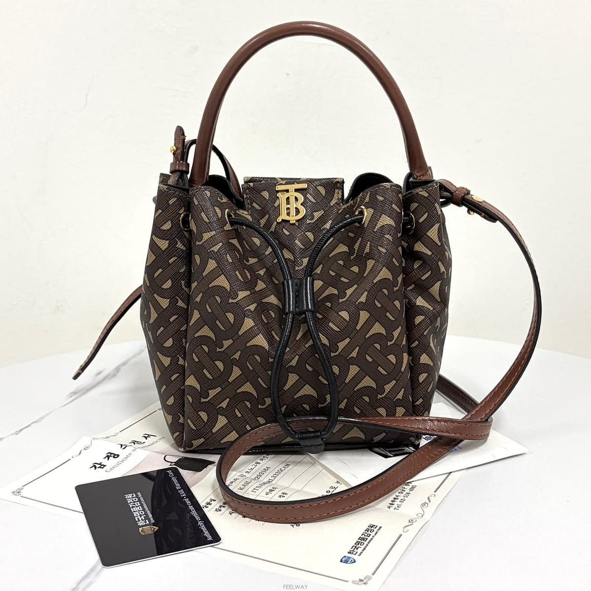 Burberry ������ TB ���׷� ��Ŷ�� ũ�ν�������� TB ���׷� ��Ŷ�� ũ�ν���