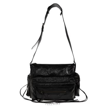 Balenciaga 26FW �߷��þư� �� ��Ƽ ��Ƽ���� ũ�ν��� 876750 2ABEK 100026FW �߷��þư� �� ��Ƽ ��Ƽ���� ũ�ν��� 876750 2ABEK