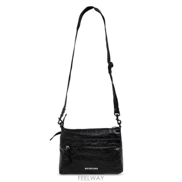 Balenciaga 26FW �߷��þư� �ͽ��÷η� ���� �Ŀ�ġ ũ�ν��� 873182 1VG07 100026FW �߷��þư� �ͽ��÷η� ���� �Ŀ�ġ ũ�ν��� 873182
