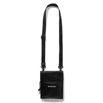 Balenciaga 26FW �߷��þư� �ΰ� �Ŀ�ġ ũ�ν��� 655982 1VG7X 109026FW �߷��þư� �ΰ� �Ŀ�ġ ũ�ν��� 655982 1VG7X 1090