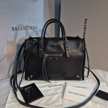 Balenciaga �߷��þư� ���ǿ��� ���۾���� ��Ʈ�� ũ�ν��� �����߷��þư� ���ǿ��� ���۾���� ��Ʈ�� ũ�ν��� ����