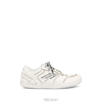 26FW 발렌시아가 햄튼스 미디움 원 아웃 스니커즈 841763 WCURS 9000 WHITE