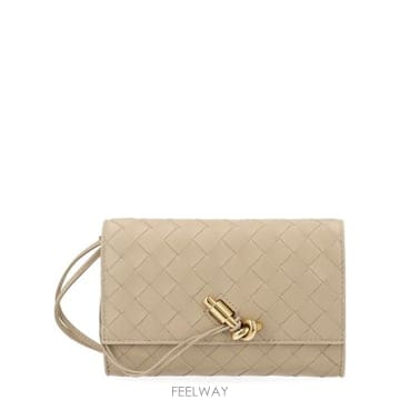 26FW 보테가베네타 안디아모 파우치 온 스트랩 836940 VCPP29614 BEIGE