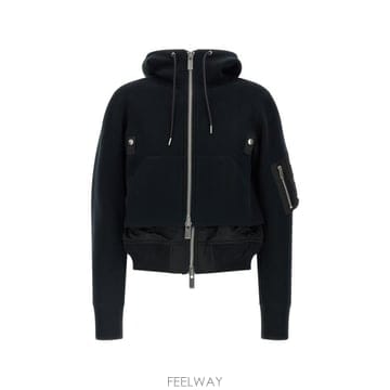Sacai 26FW ��ī�� �ĵ� Ƽ���� 26 08681 001 BLACK26FW ��ī�� �ĵ� Ƽ���� 26 08681 001 BLACK